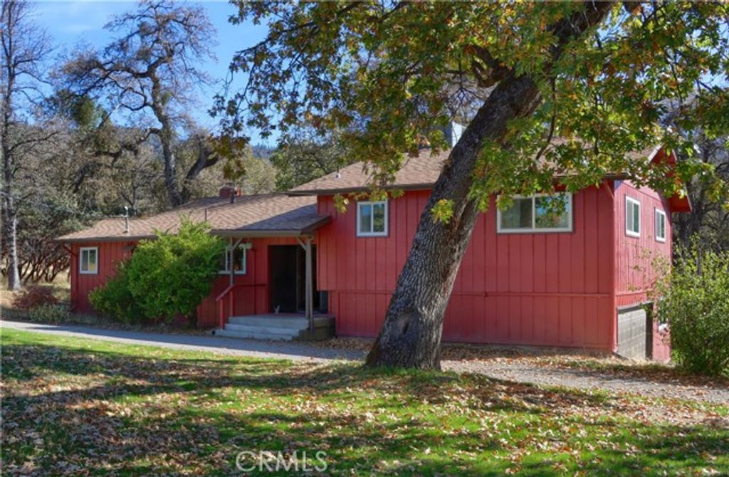 42896 Country Club Drive, Oakhurst, CA 93644