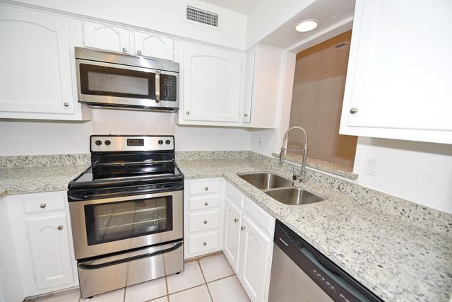 4818 Cole Avenue 104, Dallas, TX 75205