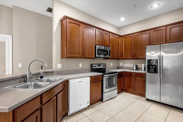 2811 PINE OAKS TRAIL, Sanford, FL 32773