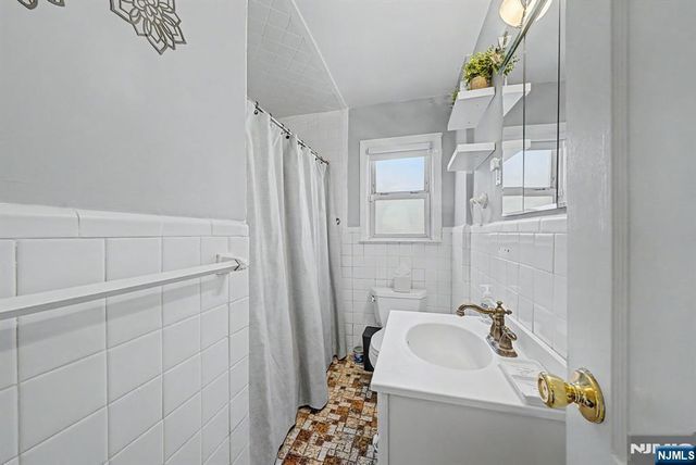 10-22 2nd Street, Fair Lawn, NJ 07410