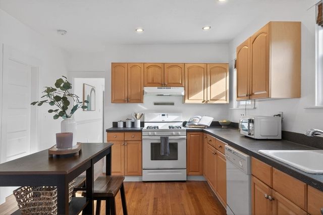 102 Grant B, Somerville, MA 02145