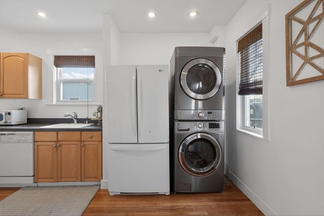 102 Grant B, Somerville, MA 02145