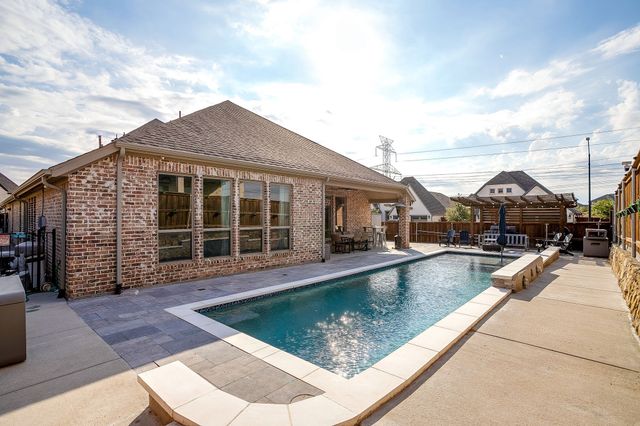 5736 Lake Jackson Drive, Fort Worth, TX 76126