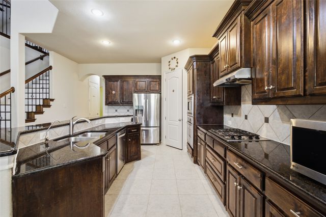 328 Anna Avenue, Lewisville, TX 75056
