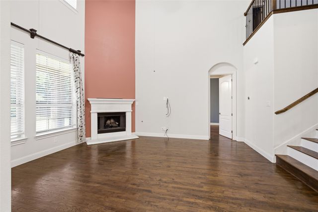 328 Anna Avenue, Lewisville, TX 75056