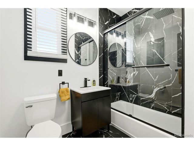4001 S Acoma St, Englewood, CO 80110
