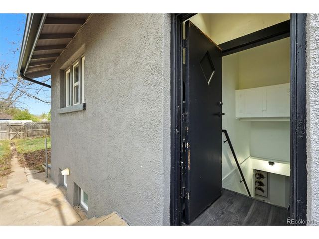 4001 S Acoma St, Englewood, CO 80110