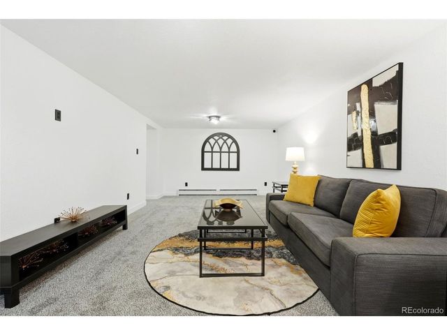 4001 S Acoma St, Englewood, CO 80110