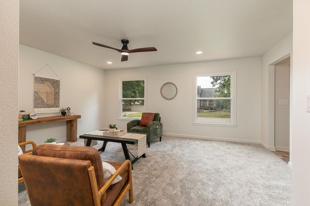 833 E Mentor Street, Springfield, MO 65810