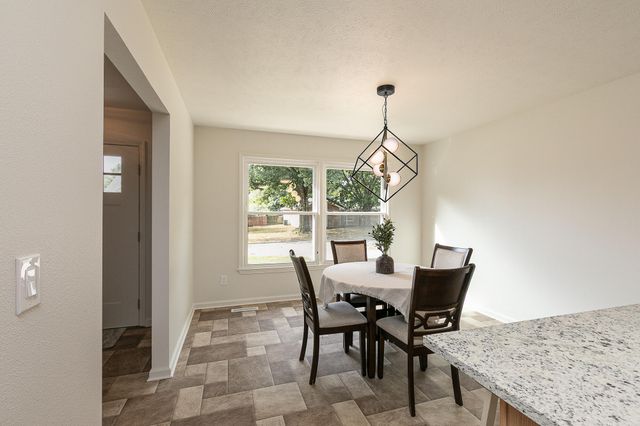 833 E Mentor Street, Springfield, MO 65810