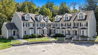 32 Whispering Pine Cir 32, Worcester, MA 01606