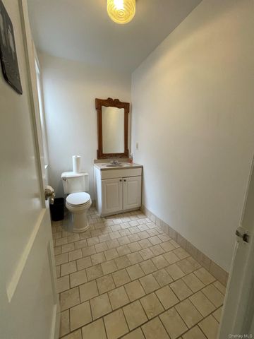 44-41 Douglaston Parkway, Douglaston, NY 11363