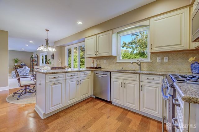 58 Hamilton Lane, Plainsboro, NJ 08536