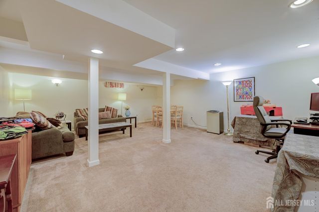 58 Hamilton Lane, Plainsboro, NJ 08536