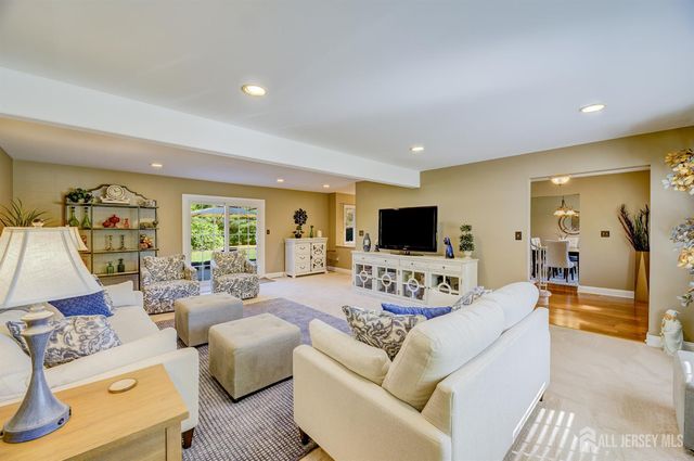58 Hamilton Lane, Plainsboro, NJ 08536