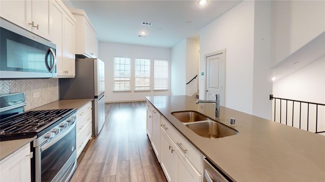 685 Vista Del Lago Drive, Lewisville, TX 75067