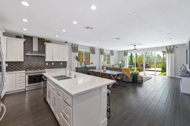 611 Willow Ridge Ct, Folsom, CA 95630