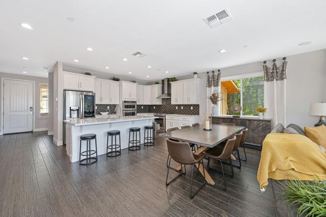 611 Willow Ridge Ct, Folsom, CA 95630