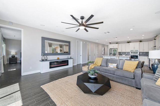 611 Willow Ridge Ct, Folsom, CA 95630