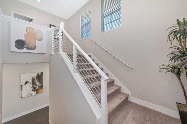 611 Willow Ridge Ct, Folsom, CA 95630