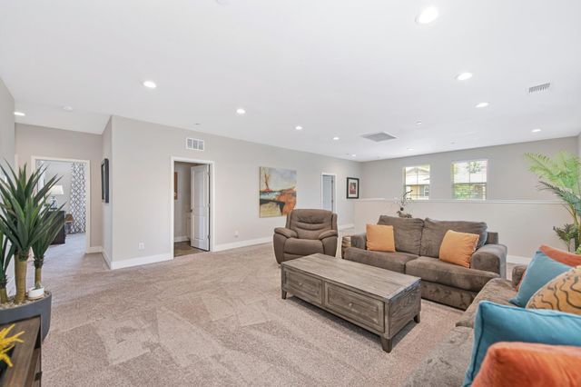 611 Willow Ridge Ct, Folsom, CA 95630
