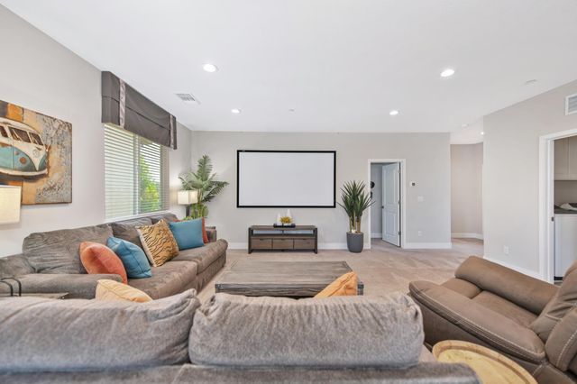611 Willow Ridge Ct, Folsom, CA 95630