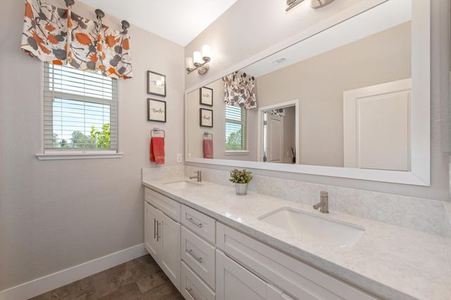 611 Willow Ridge Ct, Folsom, CA 95630