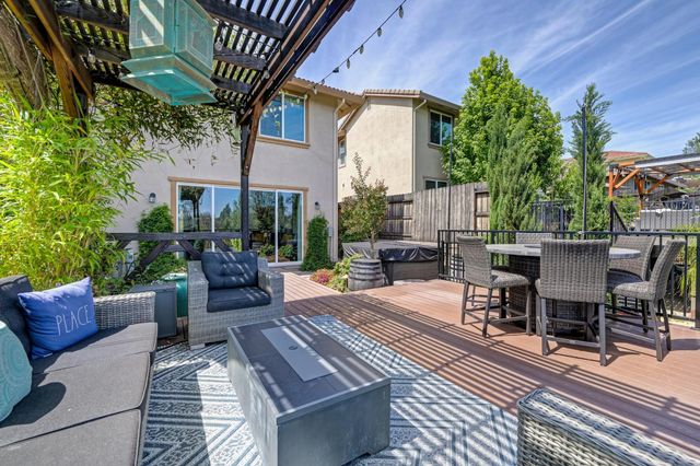 611 Willow Ridge Ct, Folsom, CA 95630