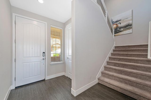 611 Willow Ridge Ct, Folsom, CA 95630