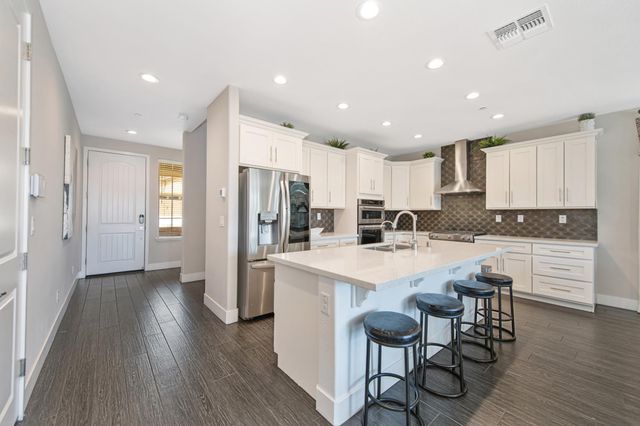 611 Willow Ridge Ct, Folsom, CA 95630