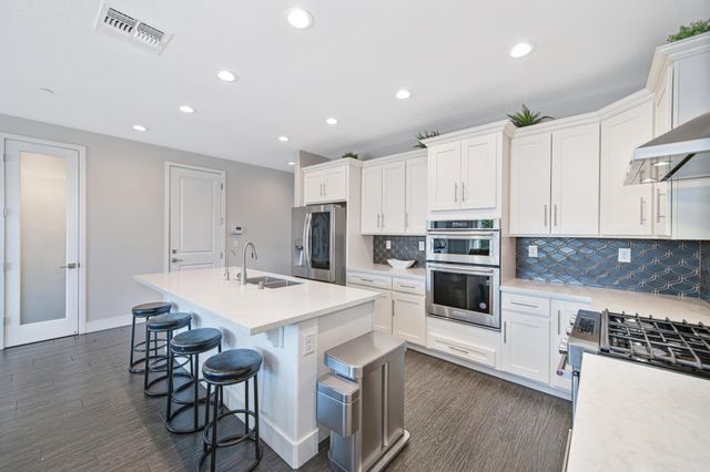 611 Willow Ridge Ct, Folsom, CA 95630