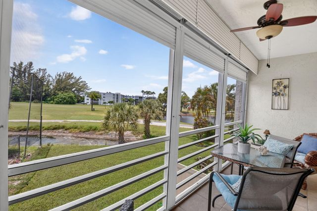 3425 Via Poinciana 201, Lake Worth, FL 33467