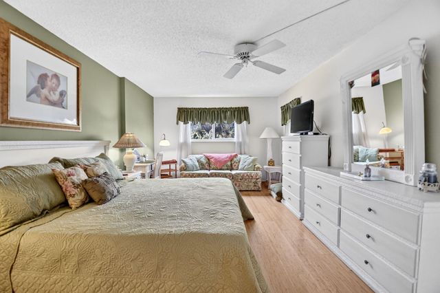 3425 Via Poinciana 201, Lake Worth, FL 33467