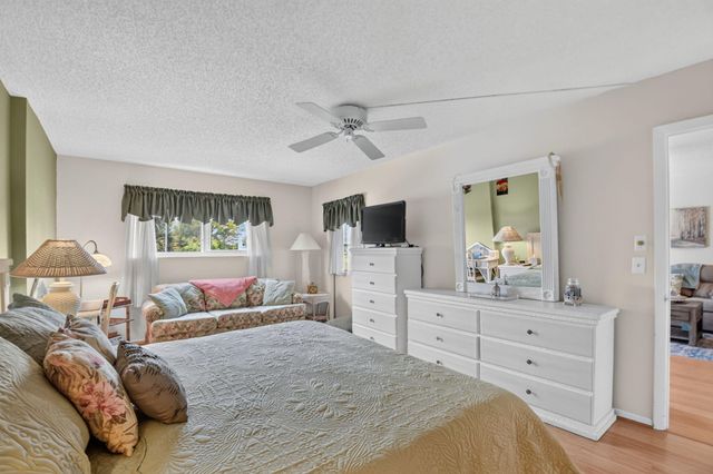 3425 Via Poinciana 201, Lake Worth, FL 33467