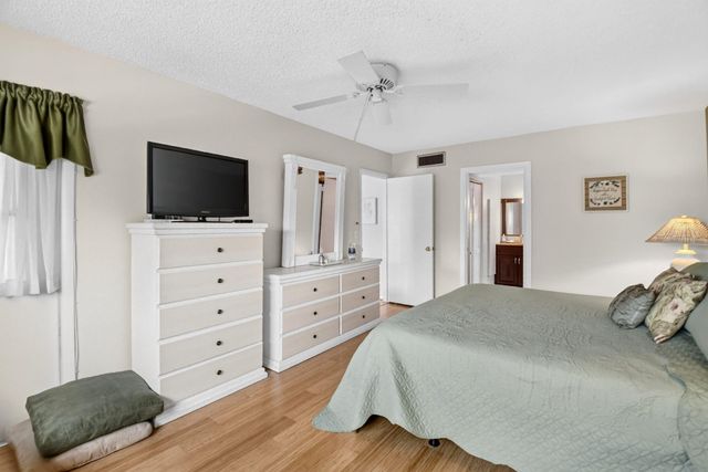 3425 Via Poinciana 201, Lake Worth, FL 33467