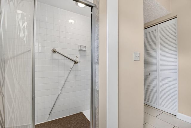 3425 Via Poinciana 201, Lake Worth, FL 33467