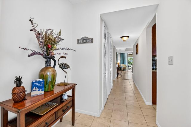 3425 Via Poinciana 201, Lake Worth, FL 33467