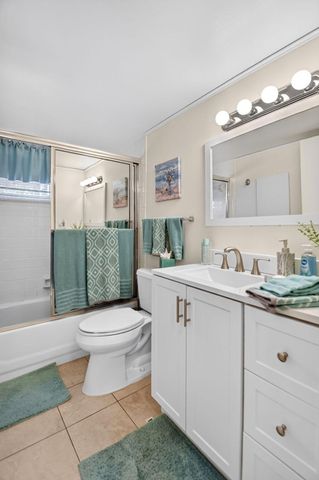 3425 Via Poinciana 201, Lake Worth, FL 33467