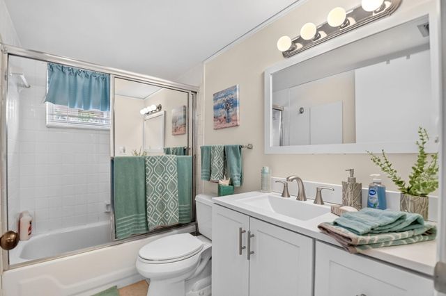 3425 Via Poinciana 201, Lake Worth, FL 33467
