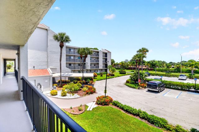 3425 Via Poinciana 201, Lake Worth, FL 33467