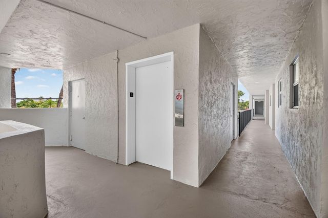 3425 Via Poinciana 201, Lake Worth, FL 33467