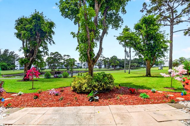 3425 Via Poinciana 201, Lake Worth, FL 33467