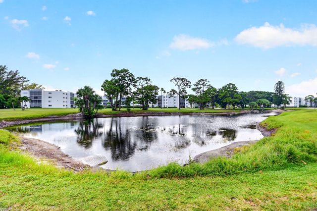 3425 Via Poinciana 201, Lake Worth, FL 33467