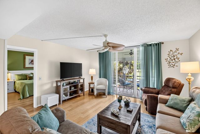 3425 Via Poinciana 201, Lake Worth, FL 33467