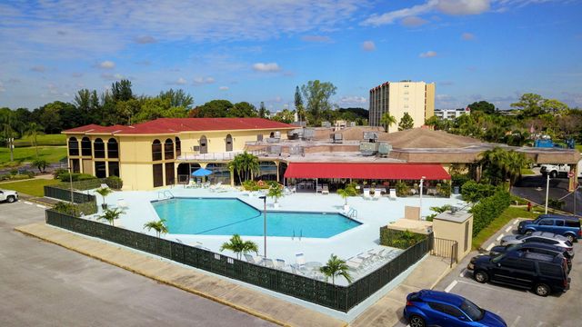 3425 Via Poinciana 201, Lake Worth, FL 33467