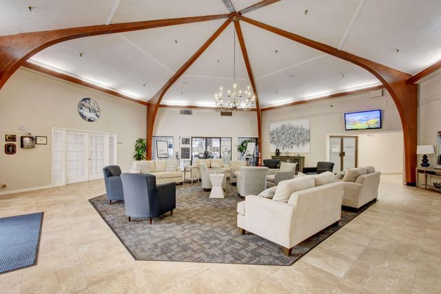 3425 Via Poinciana 201, Lake Worth, FL 33467