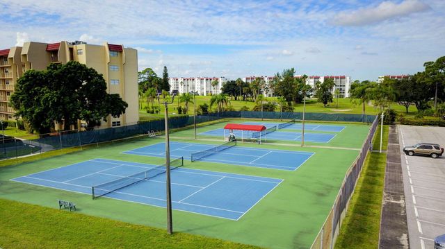 3425 Via Poinciana 201, Lake Worth, FL 33467