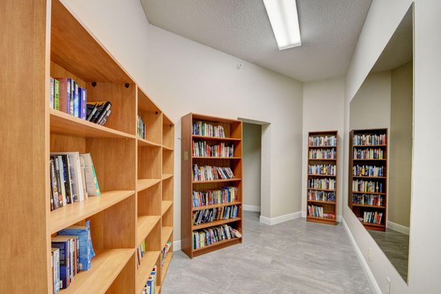 3425 Via Poinciana 201, Lake Worth, FL 33467