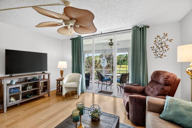3425 Via Poinciana 201, Lake Worth, FL 33467