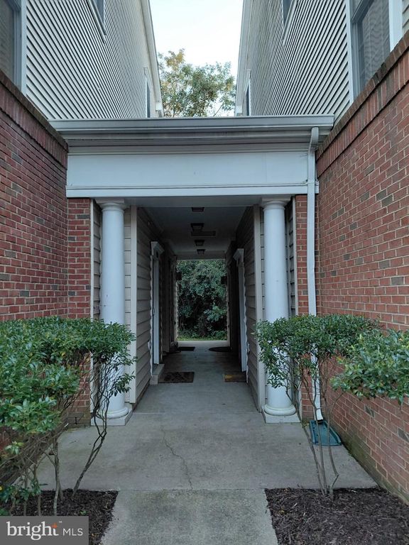 3553 HUNTLEY MANOR LN, Alexandria, VA 22306